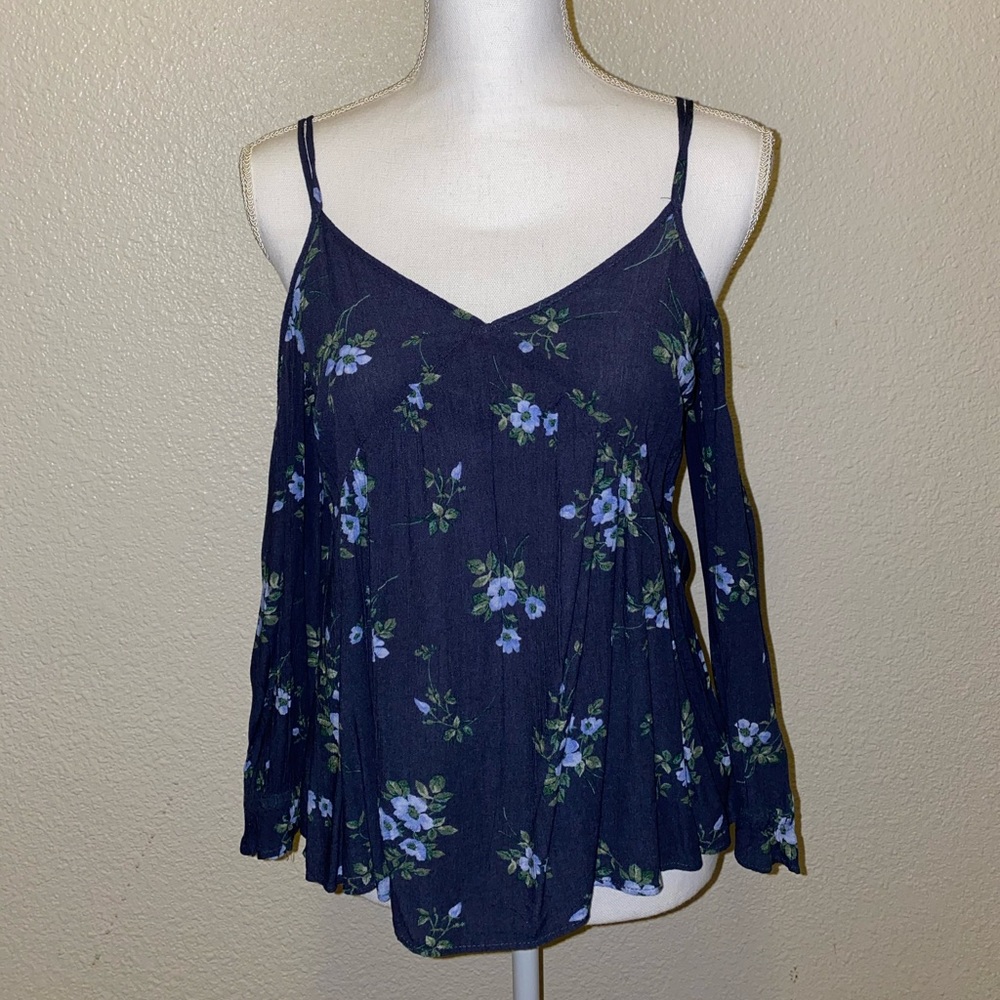 American Eagle blue floral top